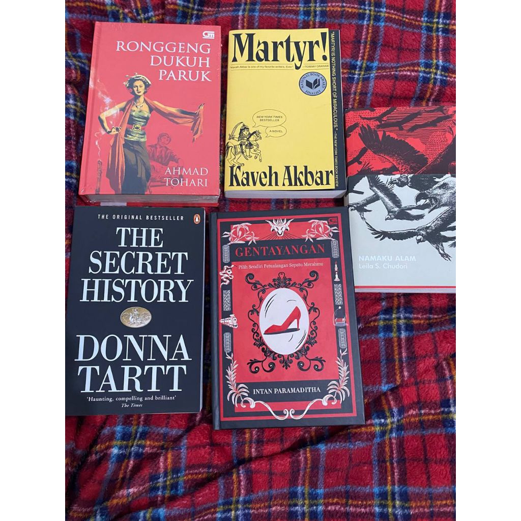 Preloved book - martyr, the secret history, ronggeng dukuh paruk, gentayangan, namaku alam