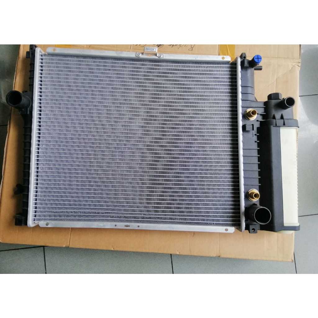 RADIATOR BMW E34 MATIC 17111719309