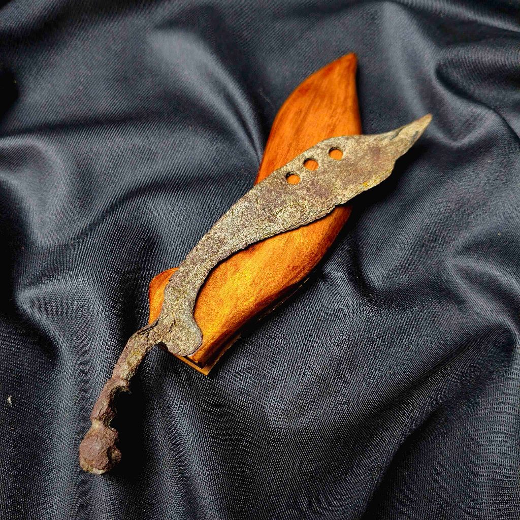 Kujang Sepuh Putut Lubang Tiga