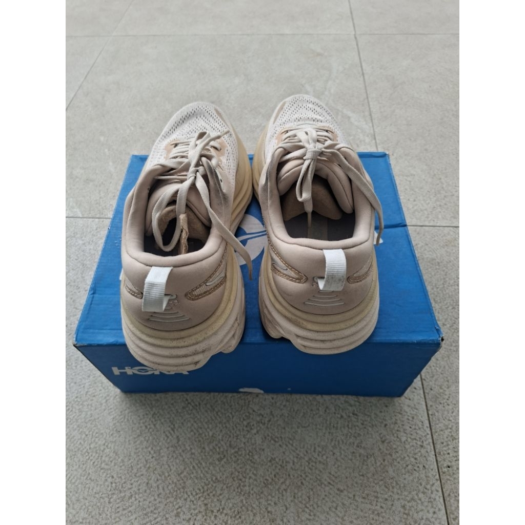 Hoka Bondi 8 Eggnog Preloved