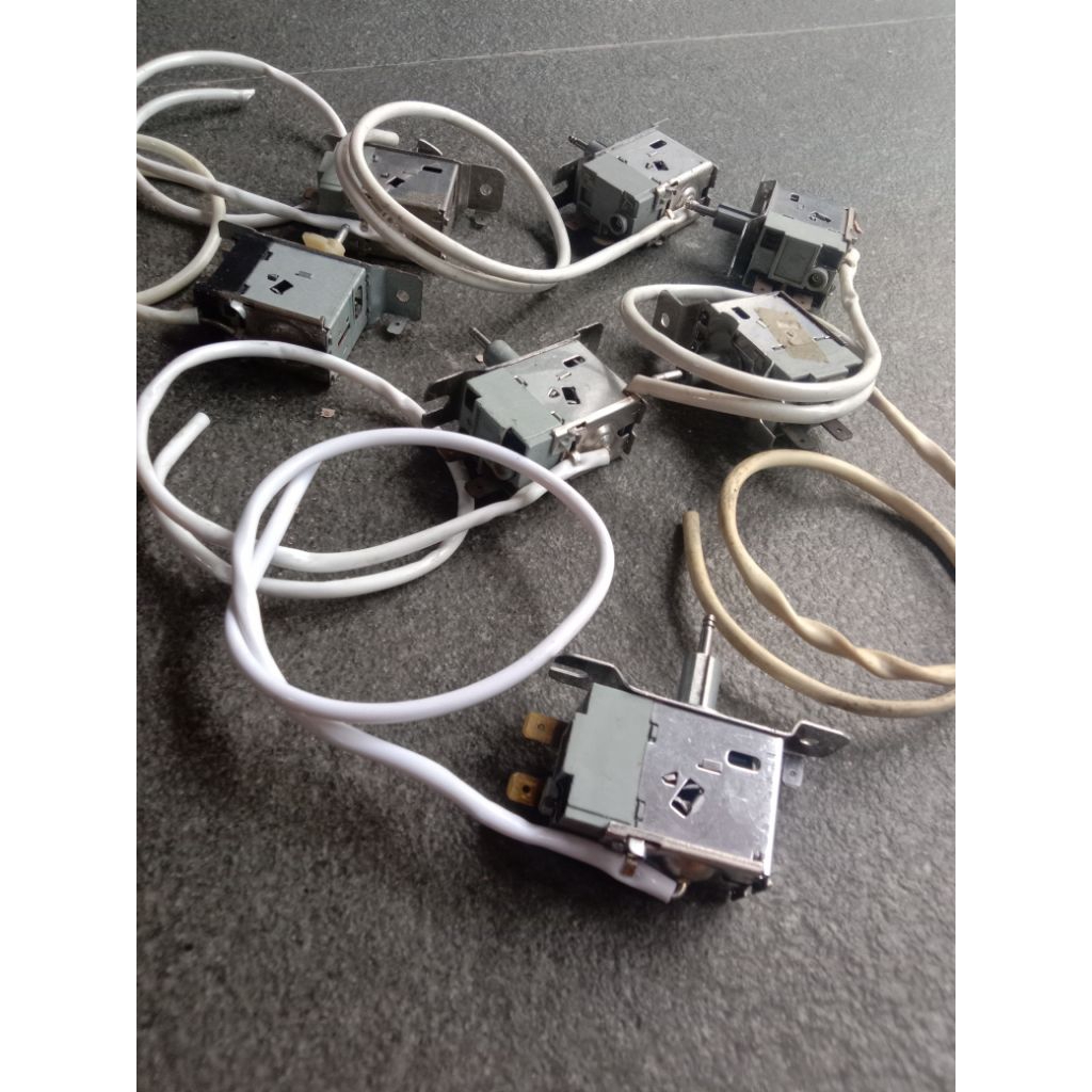 Thermostat-sensor suhu/pengatur suhu kulkas 1pintu Sanyo Aqua ori