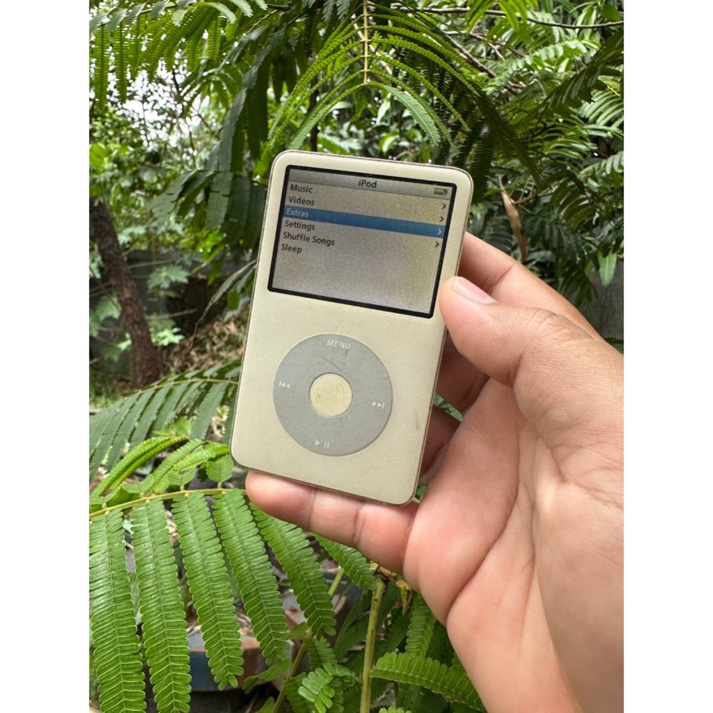 iPod Classic 5th gen 30GB White