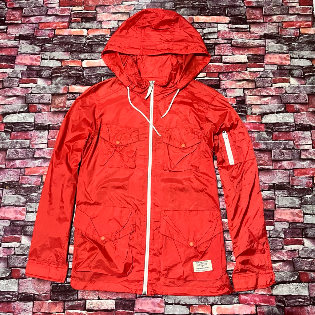 Jaket running parka Em Polham ( Size S || Lebar dada 49 CM Panjang 71 CM )