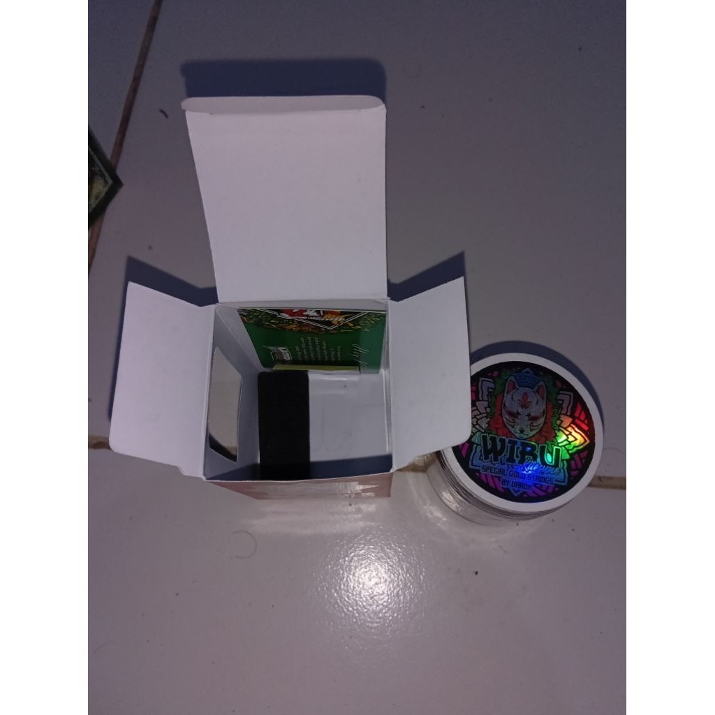 gelasan wibu (warokkite)