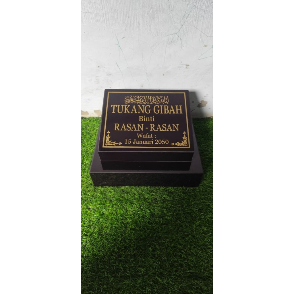 batu nisan ukir bahan full keramik. ukuran 25 x 30cm