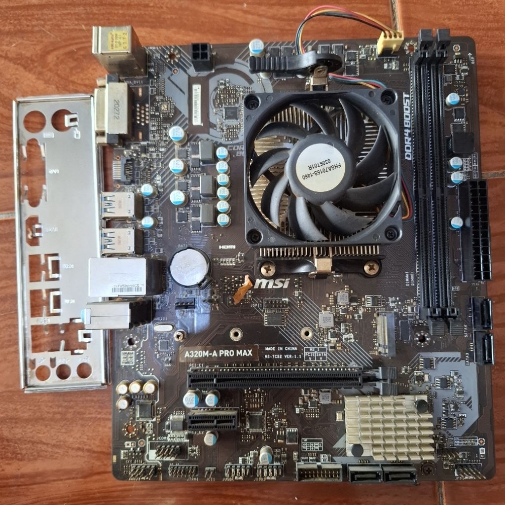 Paketan amd athlon 3000g.ram 8.mono msi a320