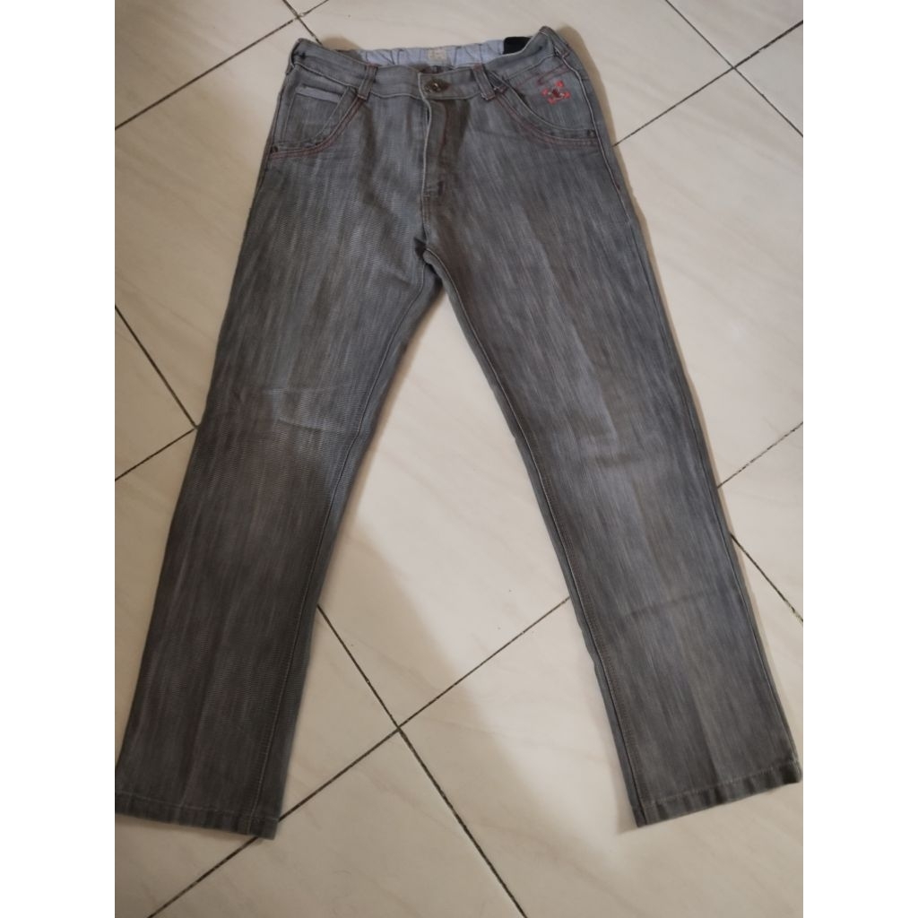 PRELOVED CELANA JEANS REMAJA COWOK