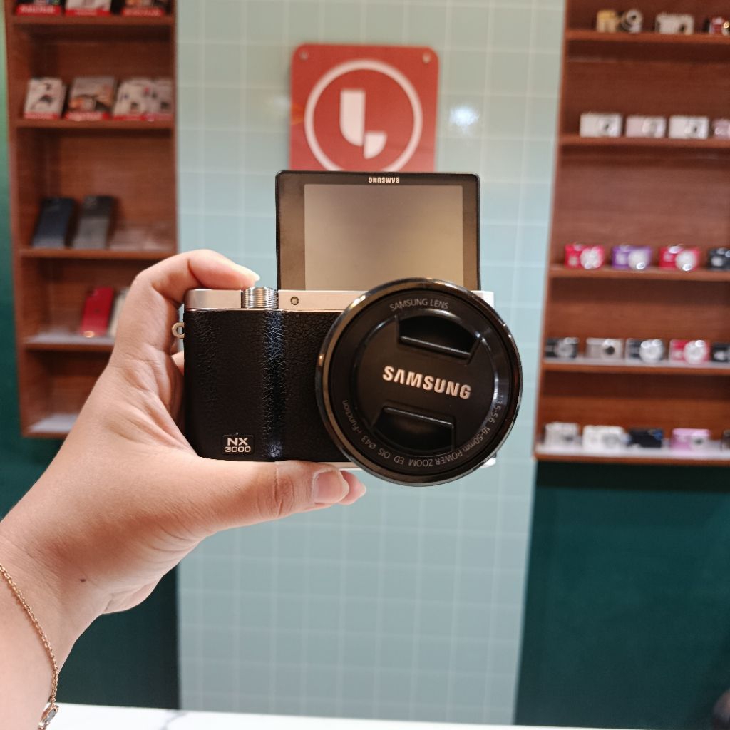 SAMSUNG NX3000 16-50MM BLACK MULUS