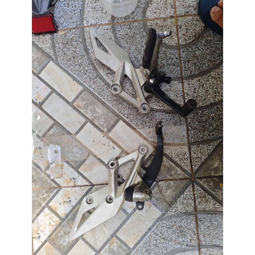 step depan cb150r LED original copotan