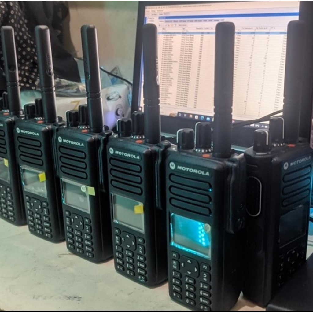 HT MOTOROLA XIR P8668i P8668 UHF 403 Mhz