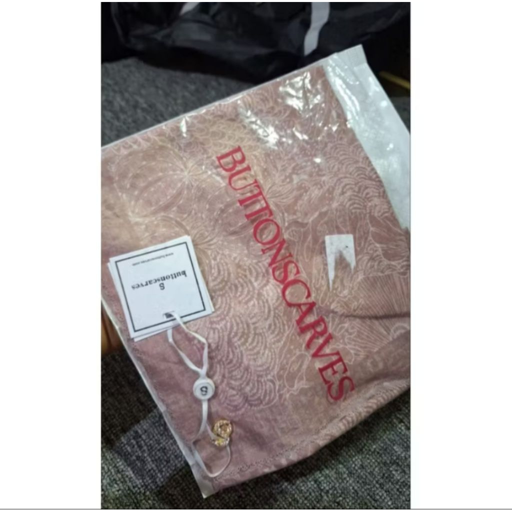 new parfum buttonscarves/preloved buttonscarves/buttonscarves