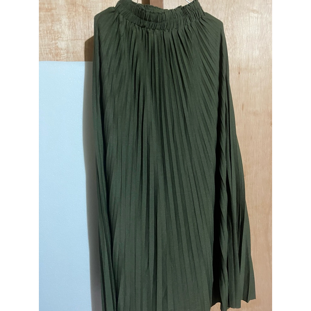 Rok Skirt Plisket Hijau Botol preloved