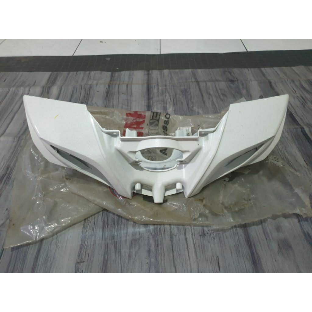 Batok Depan Xeon Karbu Putih Original Yamaha 44D-P4