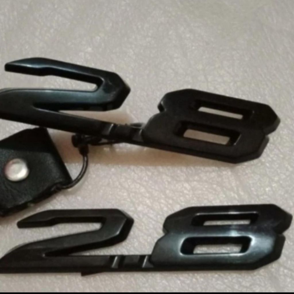 Emblem 2.8 Hitam Fortuner GR