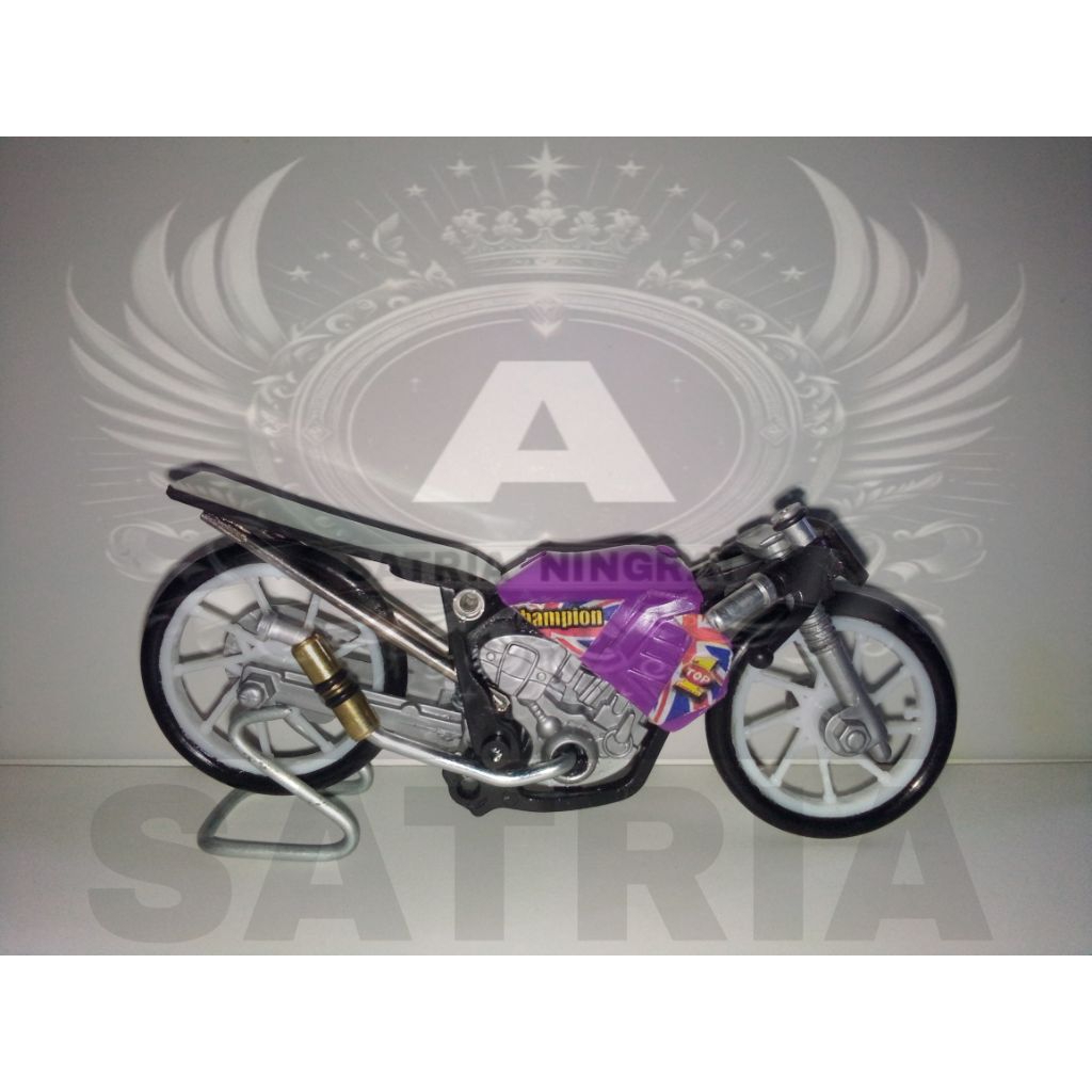 Miniatur motor drag NINJA SS HOLOGRAM BAN KARET 2025