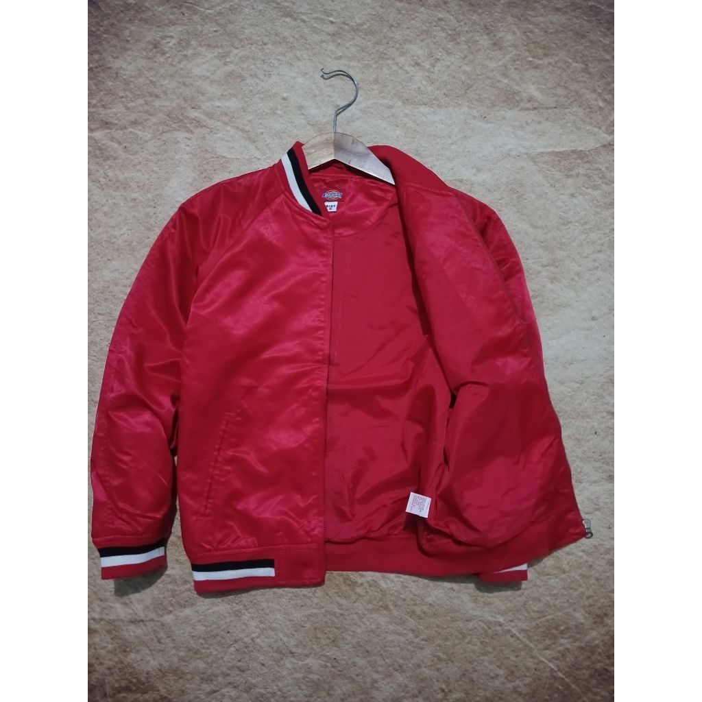 Jaket varsity keren bahan tebal recomend bekas pakai