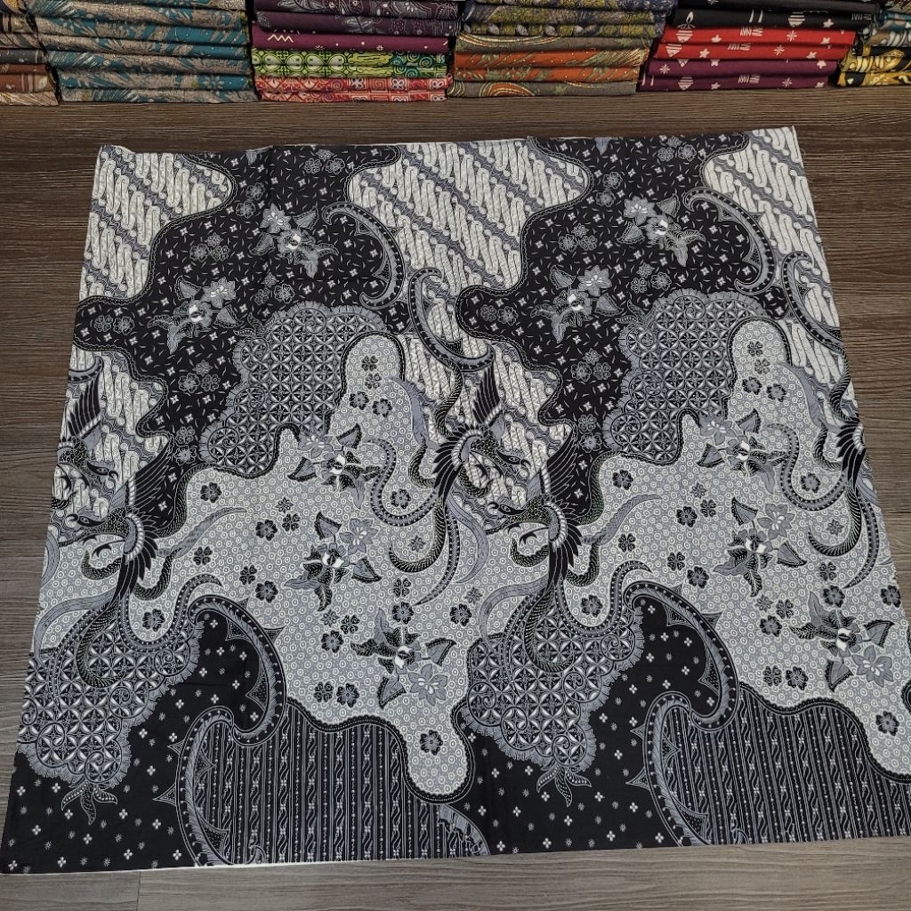 KAIN BATIK MOTIF TANAKA WARNA HIJAU BOTOL DAN MERAH MAROON