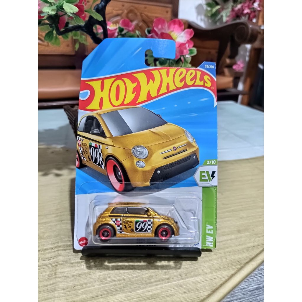 Hotwheels Reguler Fiat 500e Gold