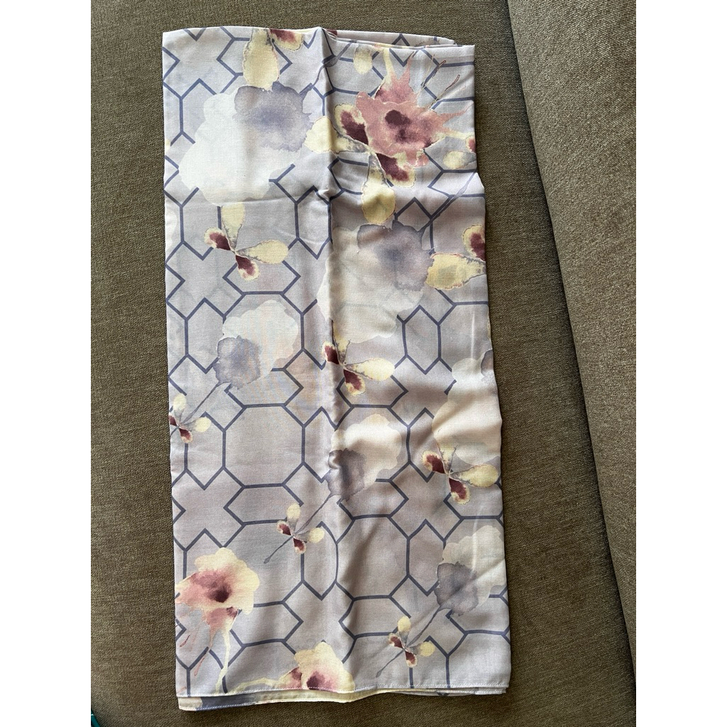 preloved riamiranda scarf