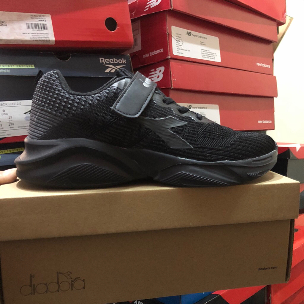 Sepatu Diadora Gusset Kids Black Sale deffect