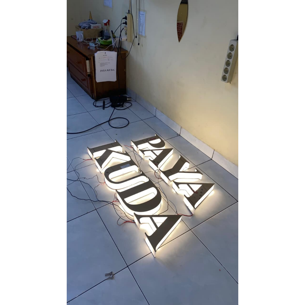 Huruf timbul akrilik lampu ( indoor/outdoor )