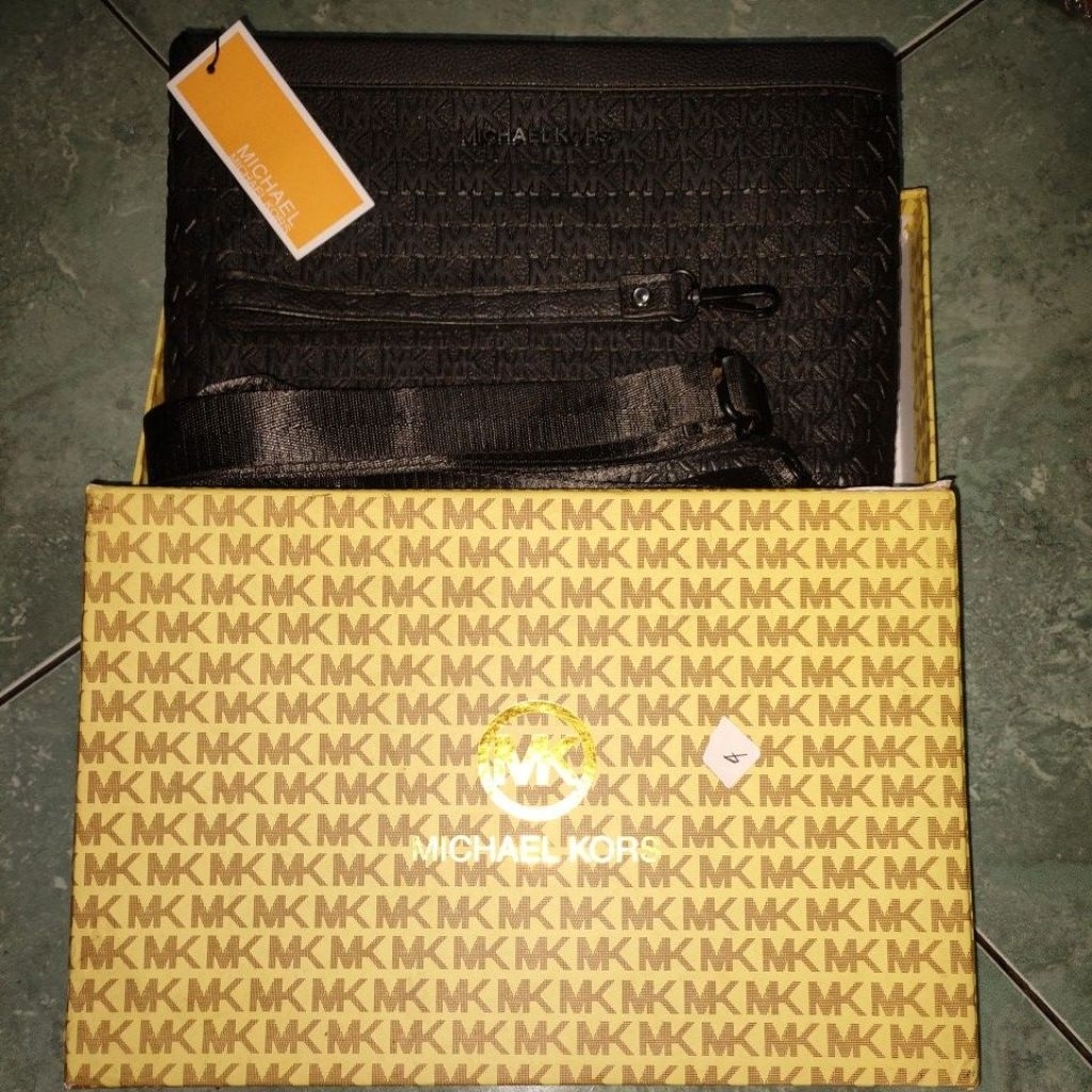 Tas Clutch Michael Kors
