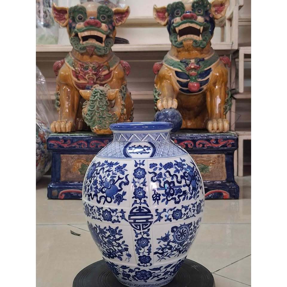 Guci Biru Putih China – Motif Bunga & Simbol Keberuntungan