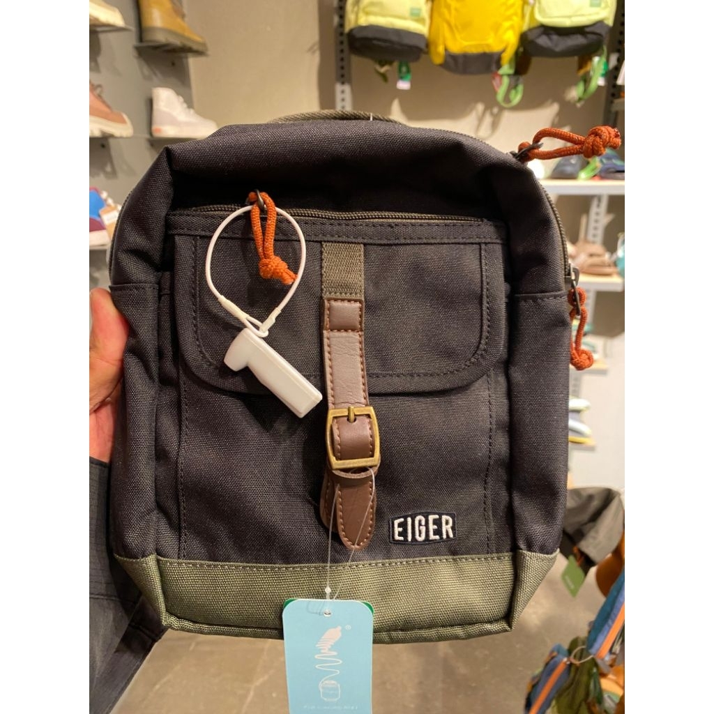 EIGER Tas Selempang Original Voyager Travel Pouch.