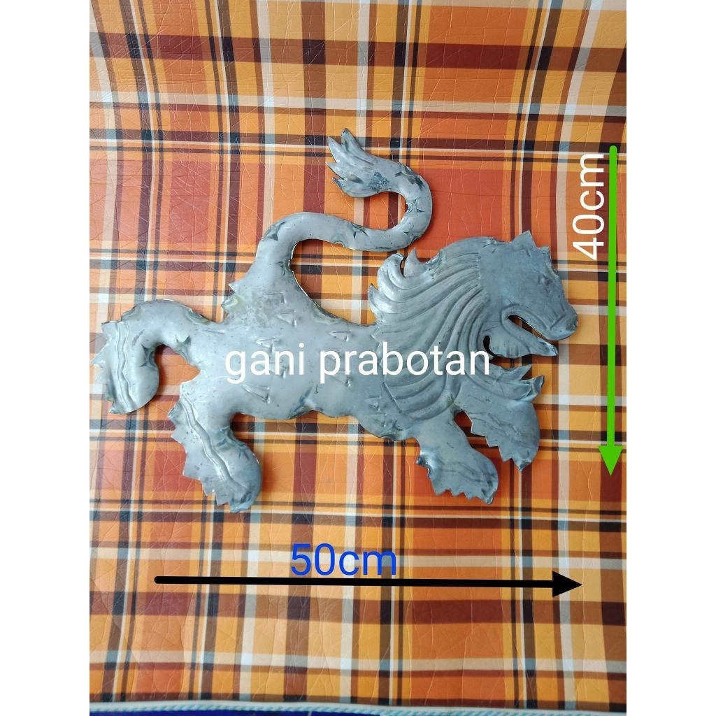 ornamen aksesoris pagar besi tempa klasik minimalis motif singa dua sisi muka, ukuran 40x50cm