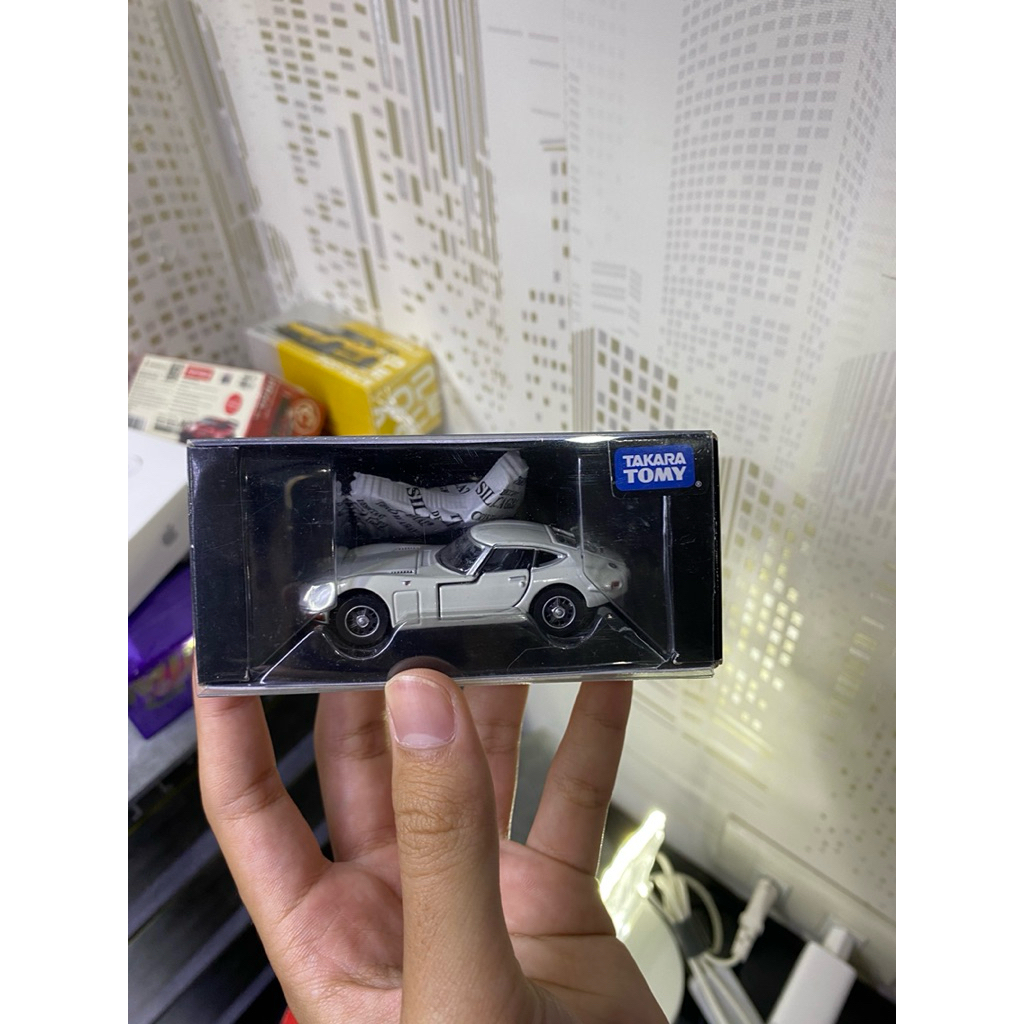 Tomica Limited Toyota 2000GT