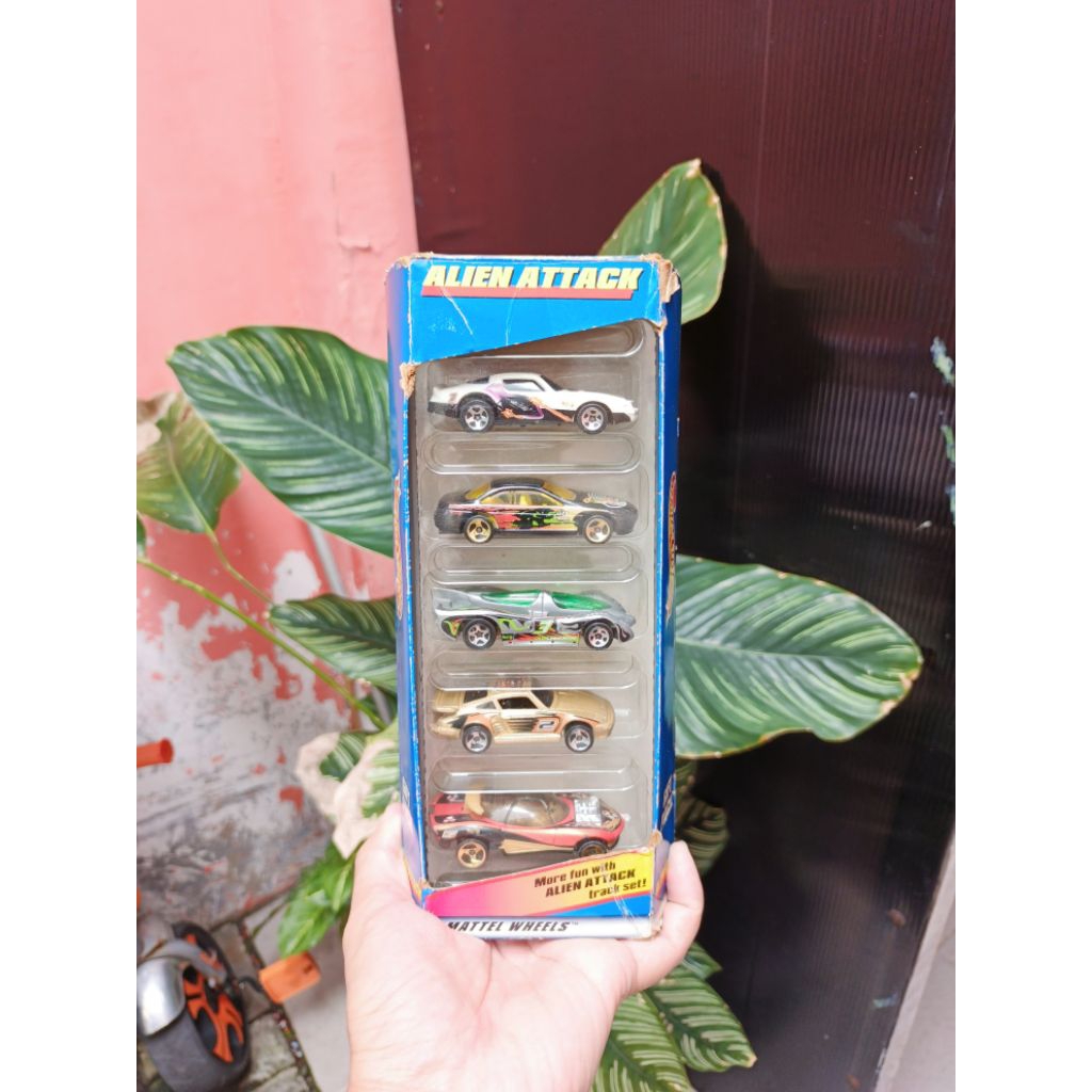 Diecast Hotwheels Alien Attack 5-Pack Loose Hot Wheels Power Piston, Flashfire, Camaro Z-28, Lexus S