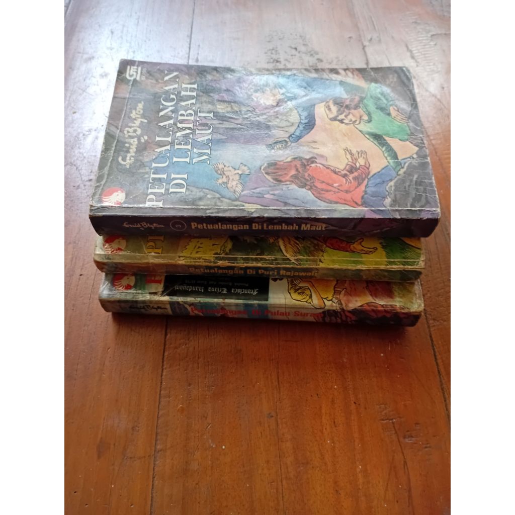 enid blyton seri petualangan