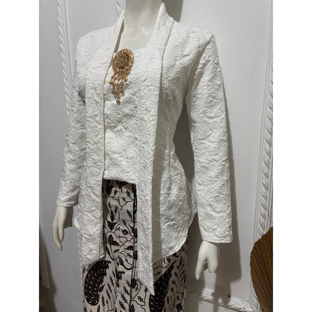 Fukuro jaguar kutubaru atasan kebaya