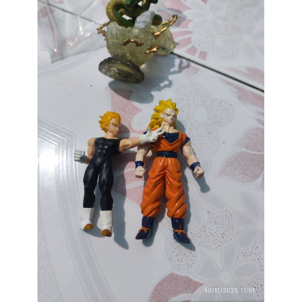 mini figure wyswyg goku ss3 vegeta