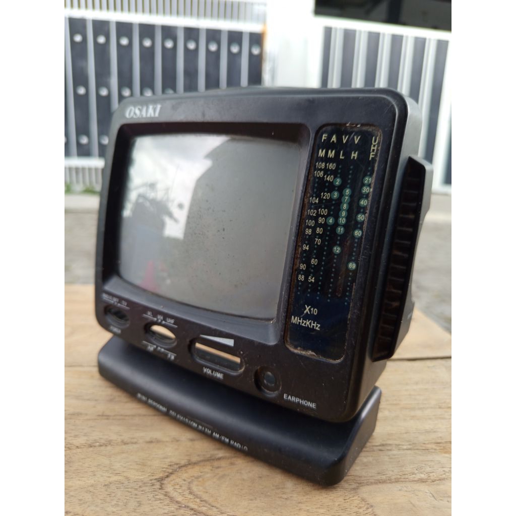 TV Mini Jadul Cover Depan TV mini osaki bekas