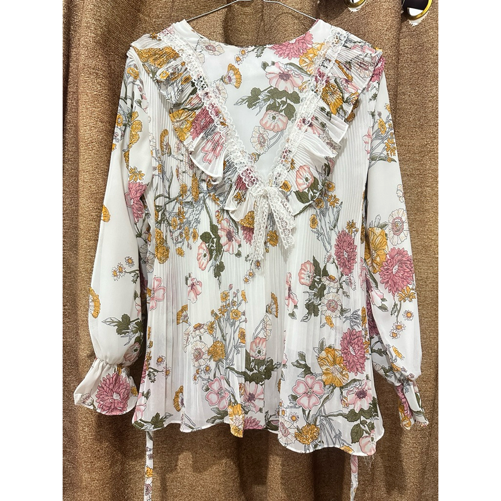 preloved blouse putih motif bunga