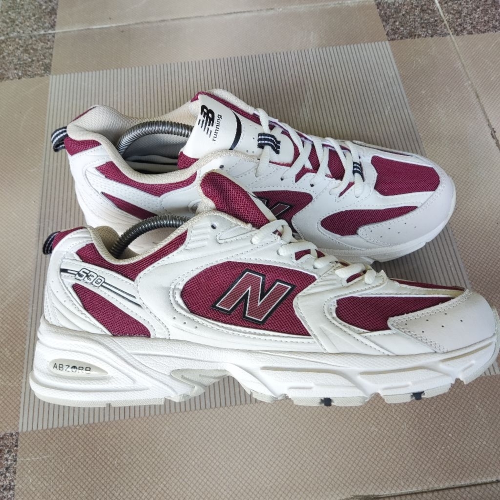 sepatu lari merah putih size 45
