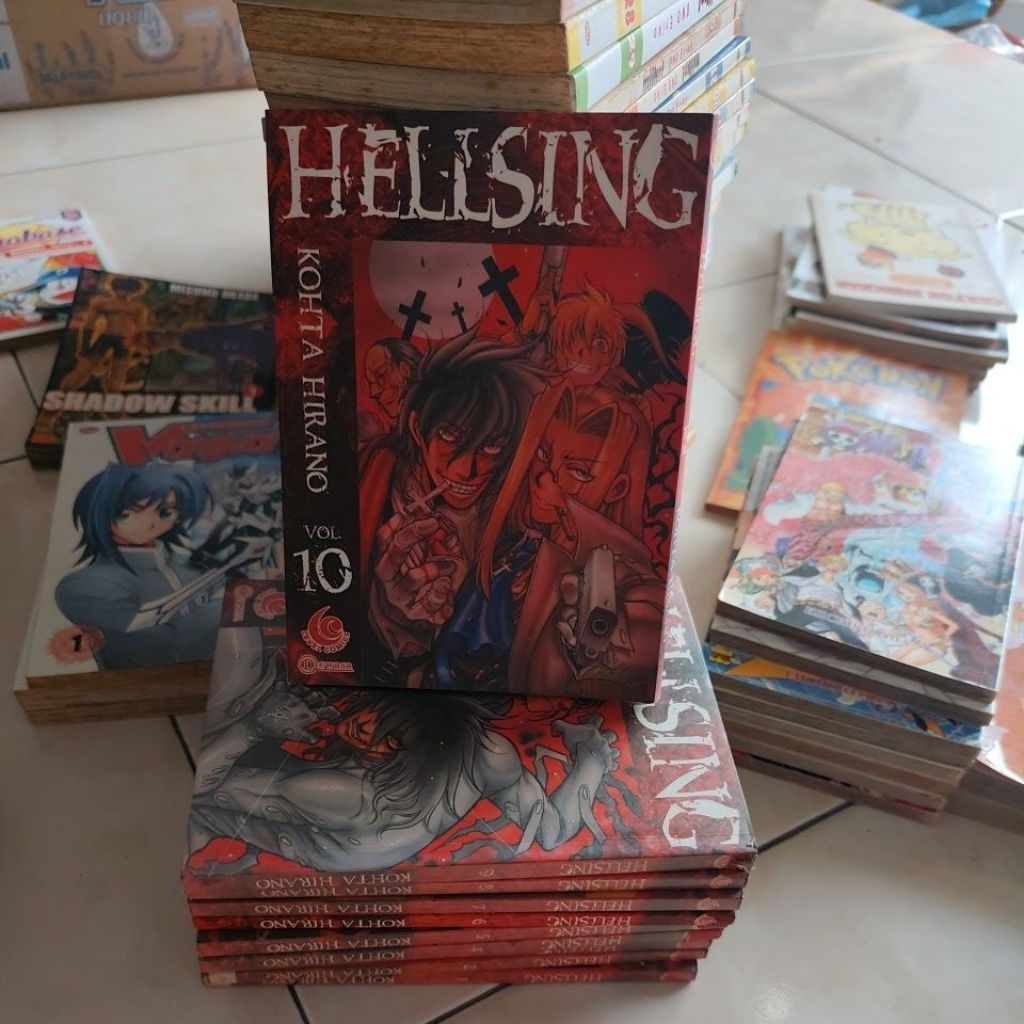 Komik Hellsing Full set tamat 1-10 original