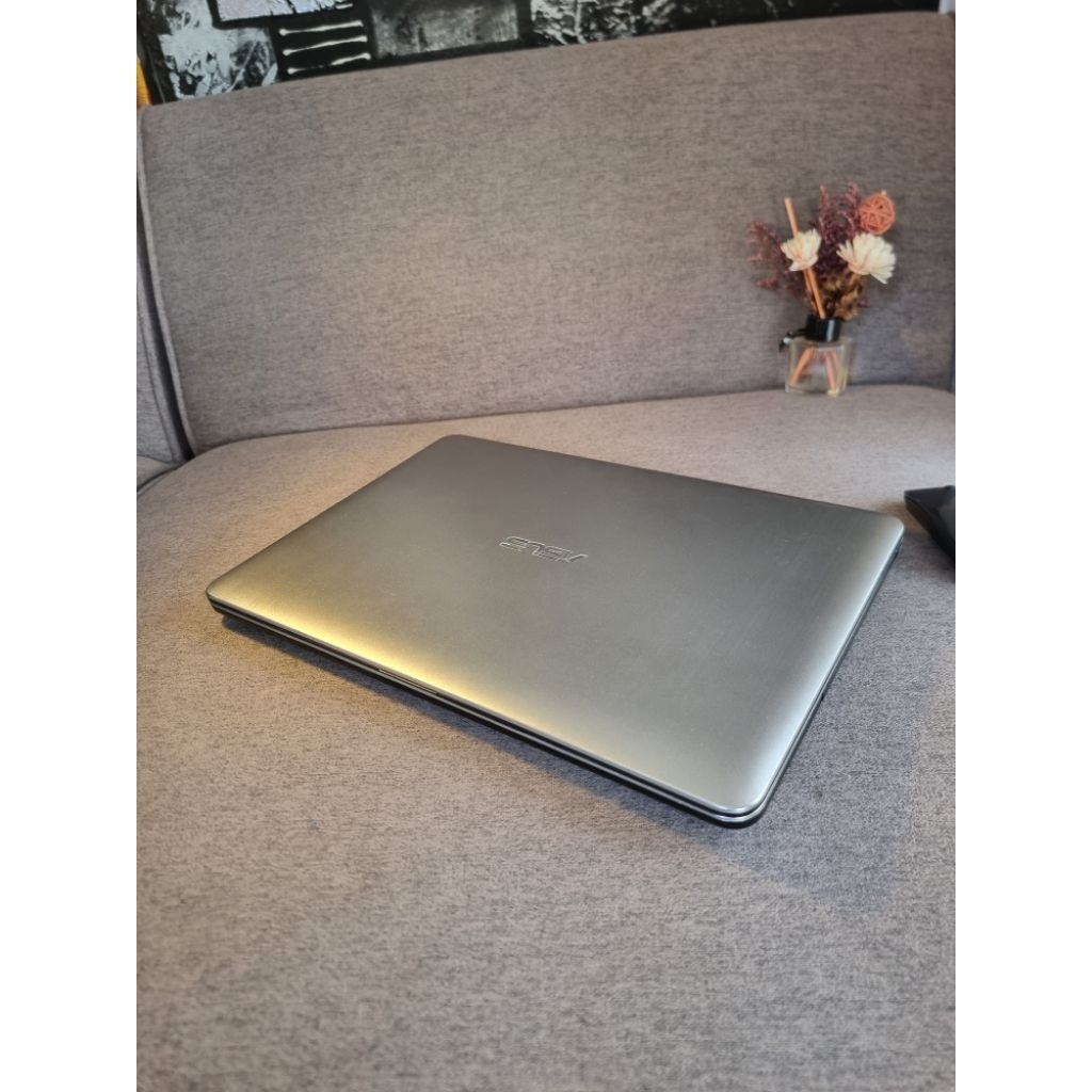 Murah ASUS 14" Intel i3 gen6 2.0 GHz Ram 8GB SSD 128GB + 500GB VGA 2GB Win11 no minus