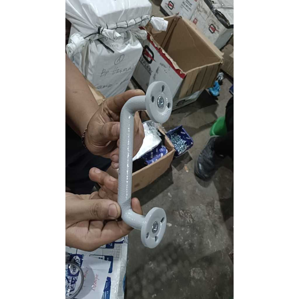 Handle PC Dalam Sliding 4800 Komponen Pintu Garasi Sliding Tikung Lipat Non Merek