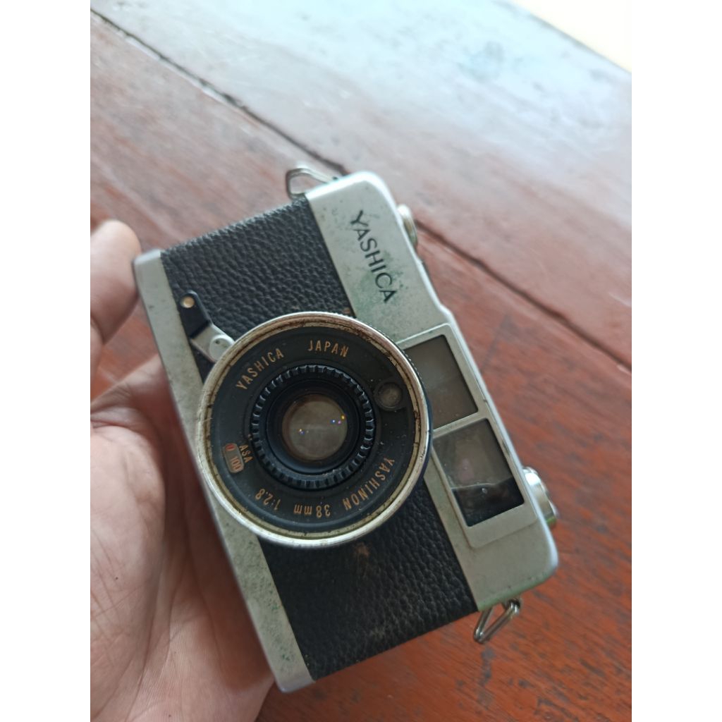 Kamera Analog YASHICA DISPLAY SAJA