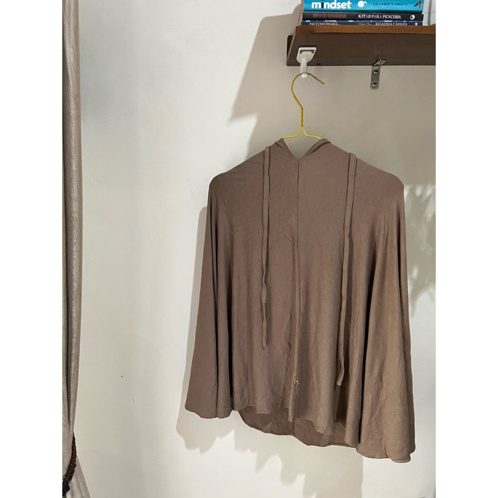 PL kerudung/hijab bergo tali merk nabillasyall warna mocca