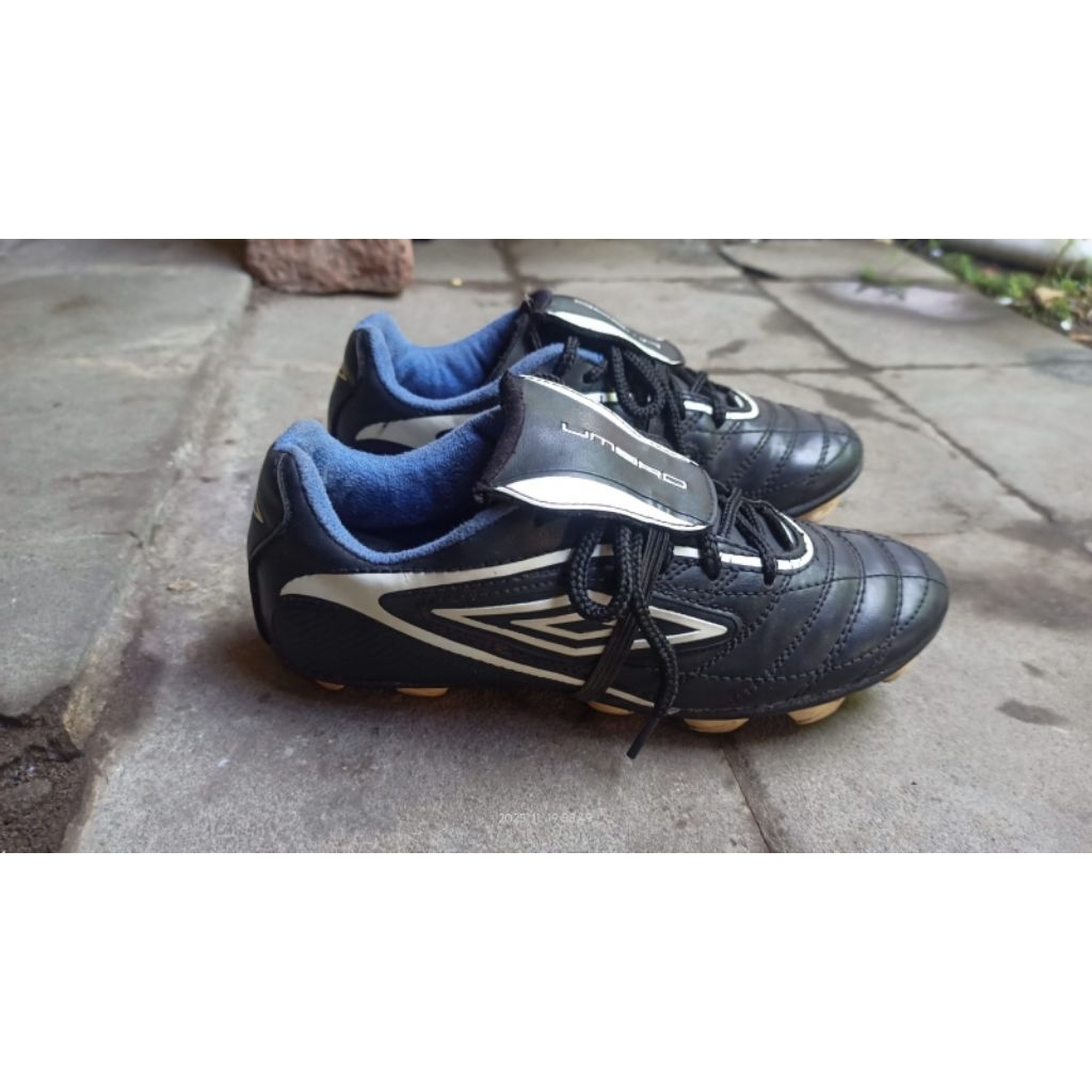 sepatu bola anak Umbro 36 second
