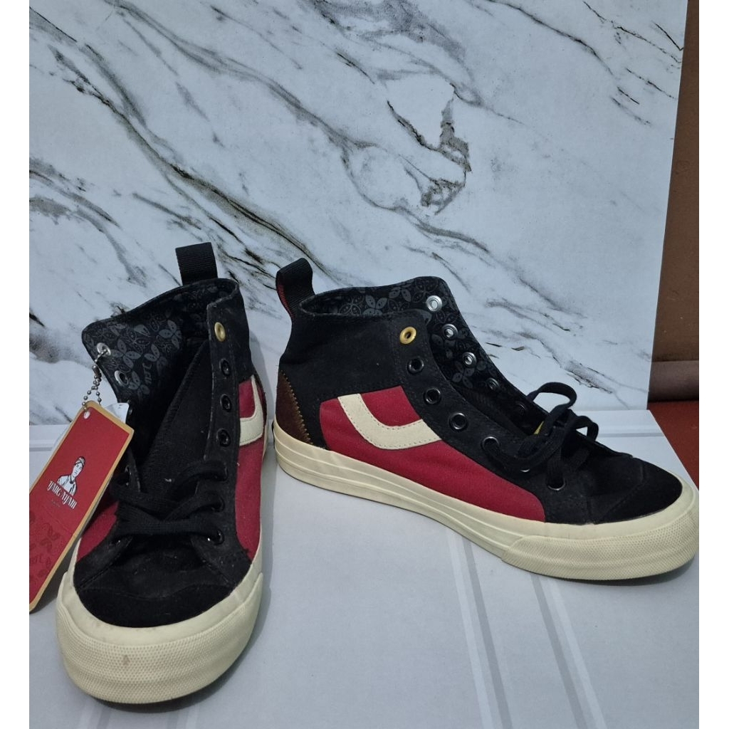 Ventela Public High – Black Red (Size 41 Sepatu baru 100%, belum pernah dipakai sama sekali Tanpa bo