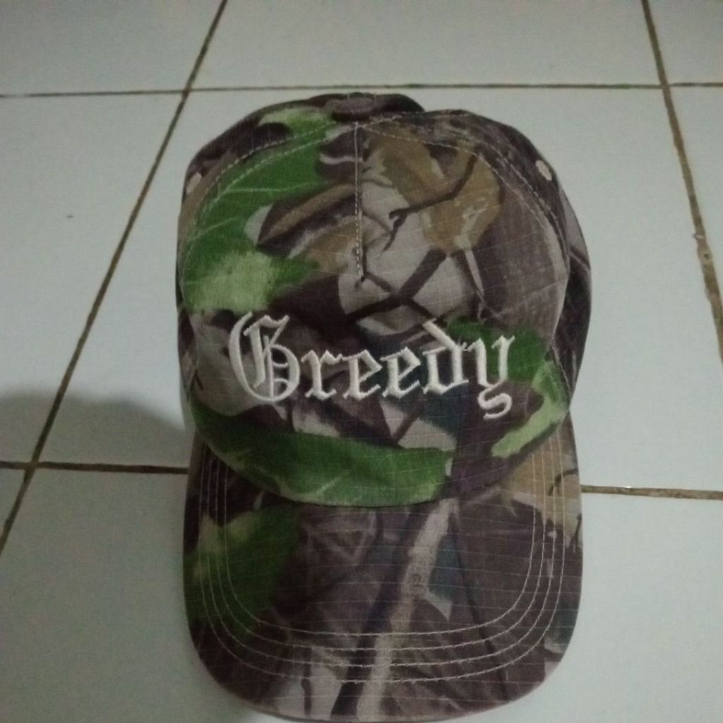 topi greedy dust