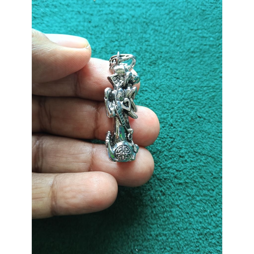 Liontin Naga Crome