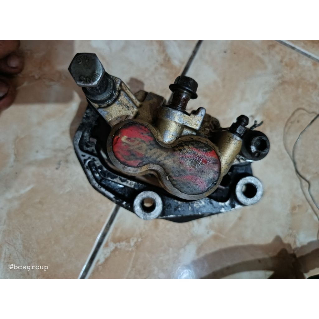 kaliper depan original f1zr