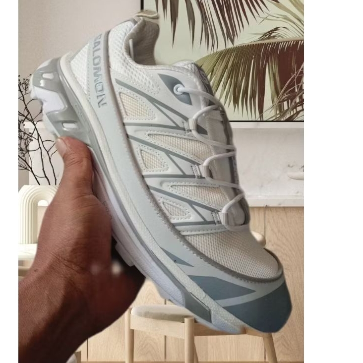 sepatu hiking SOLOMON