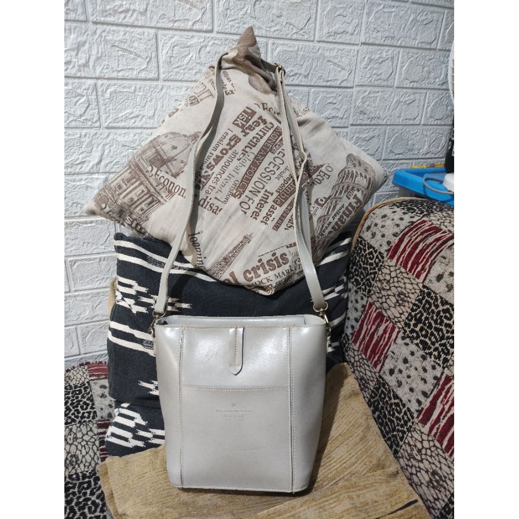Tas Bucket Abu Preloved