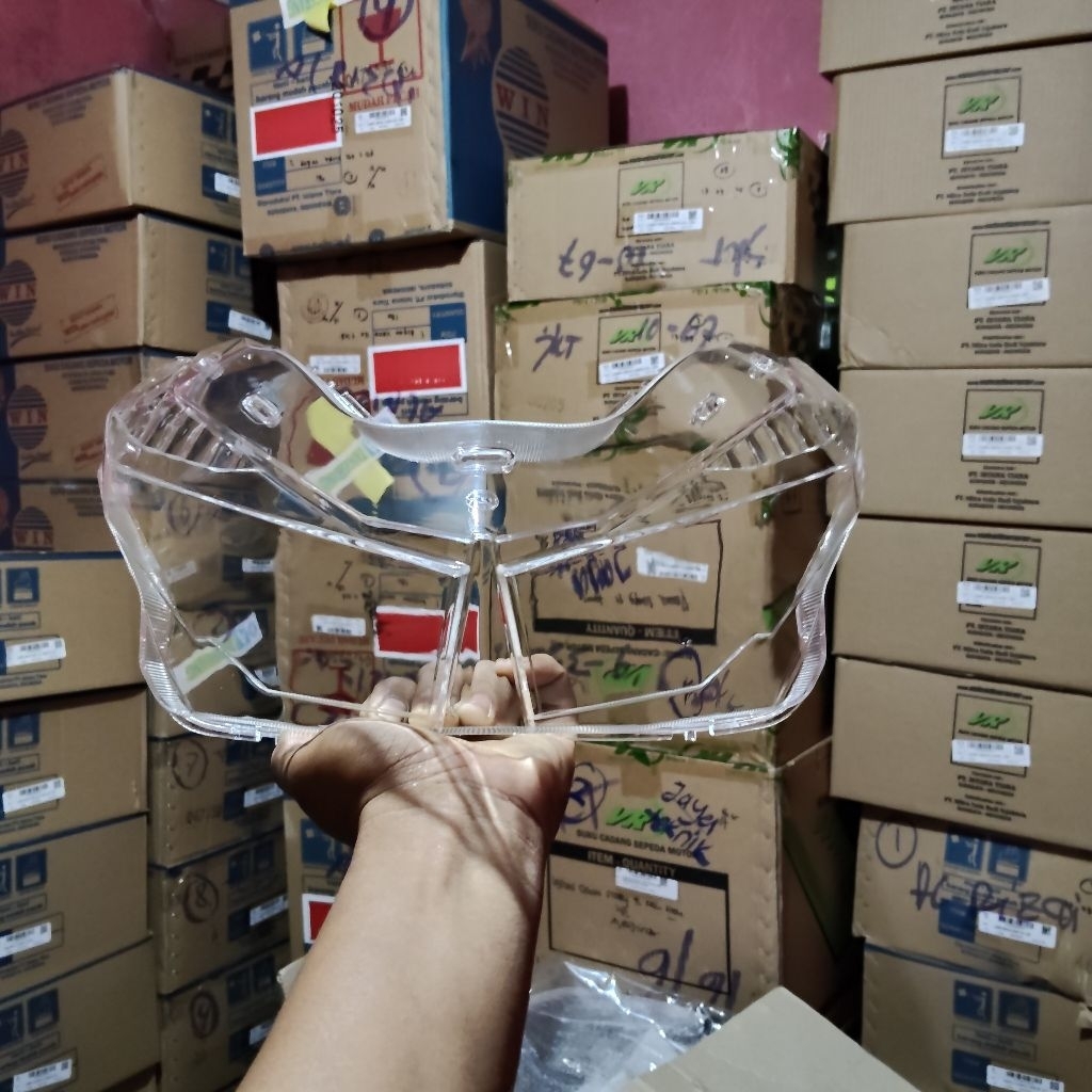 merek WIN mika lampu depan kaca lampu depan vario 125/150 LED old tahun 2015-2017 mika bening sepert